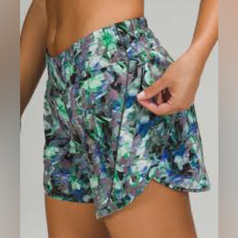 Lululemon Tracker Short - Chroma Clash size 2